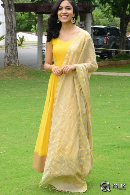 Ritu-Varma-At-Pelli-Chupulu-Movie-Abhinandhana-Sabha